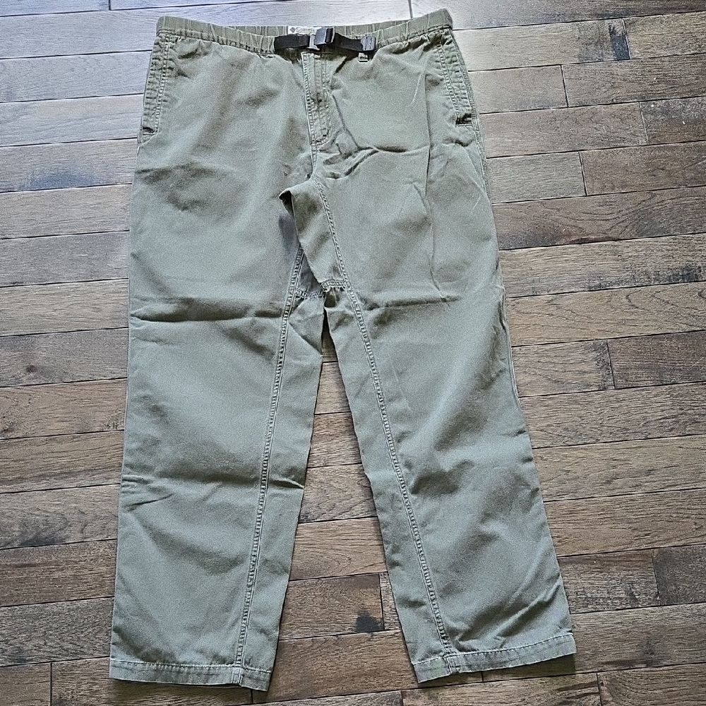 Columbia Olive Green Chinos Relaxed Fit Everyday / Work  Wear Men's Size L